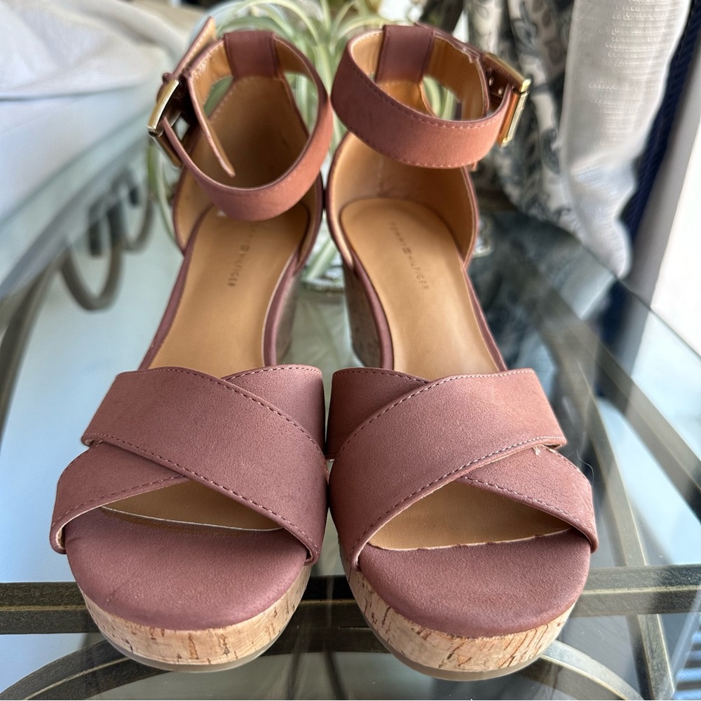 Tommy Hilfiger 2.5in Wedge Heels size 6.5